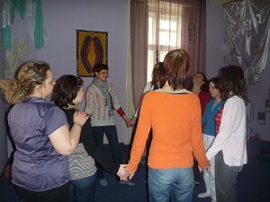 0327SzintCsaladiKorben