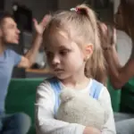 Hogyan hat a gyerekkorunk a pénzügyi helyzetünkre – és miért húzódhat ez sokaknál a nehézségek mélyén